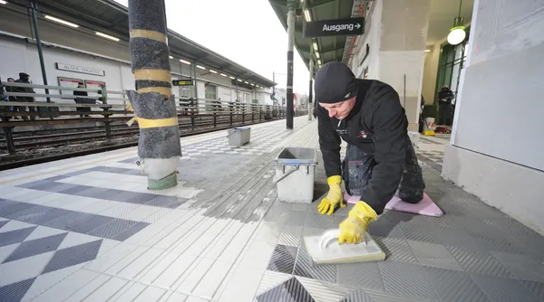 Fliesenarbeiten bei U-Bahn U6 Alserstraße, Wien